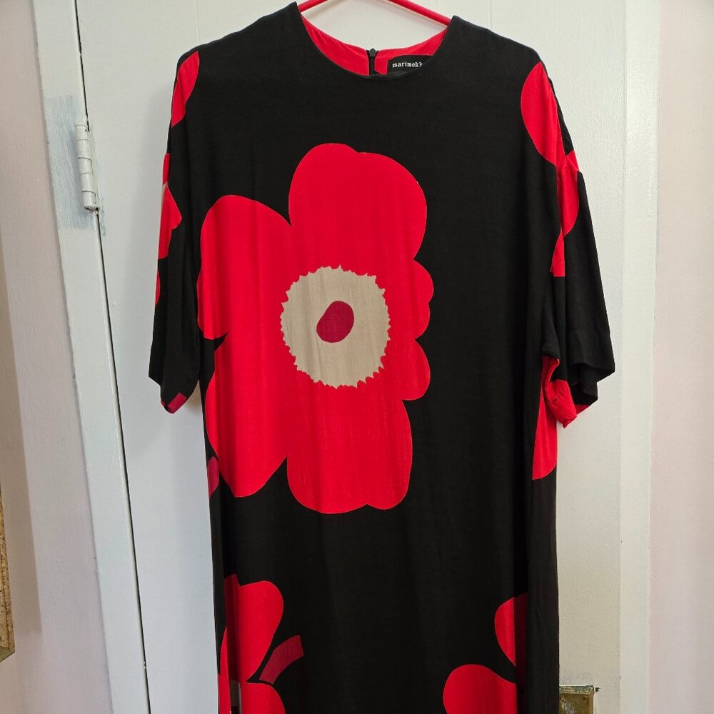 MARIMEKKO DRESS  (JÄISI JUHLAUNIKKO)